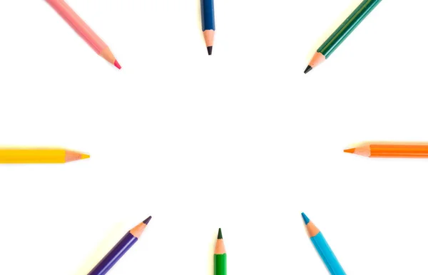 Renkli Kalemler Beyaz Arka Plan Üzerinde Izole Bir Dairede Yakın — Stok fotoğraf