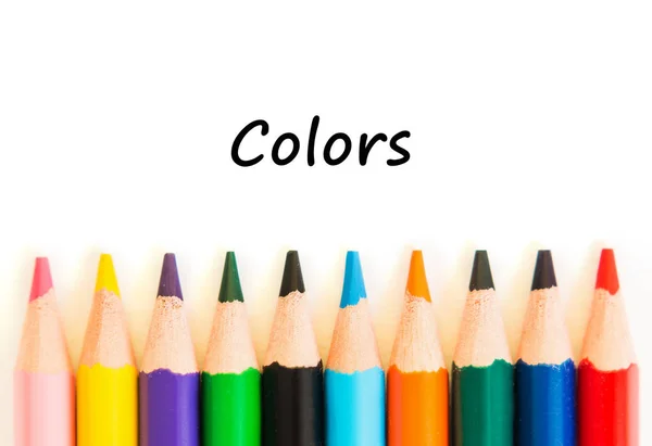 Barevné Tužky Izolovaných Bílém Pozadí Zblízka Pohled Shora Barvy Textu — Stock fotografie