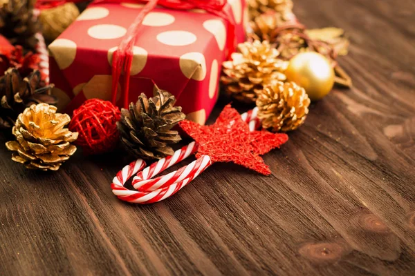 Natale Capodanno Decorazione Palle Oro Coni Abete Stella Rossa Caramelle — Foto Stock