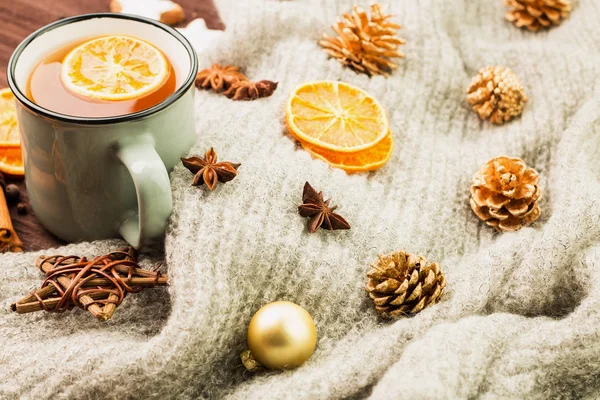 Tema Invierno Año Nuevo Navidad Con Especias Taza Con Naranja Fotos De Stock Sin Royalties Gratis