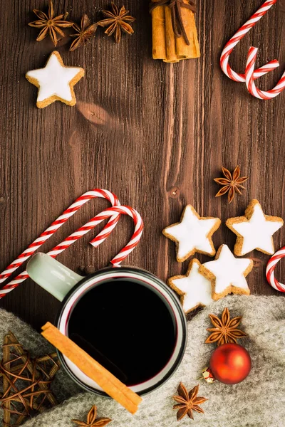 Weihnachten Heißen Dampfenden Becher Glühwein Mit Gewürzen Zimt Anis Kekse — Stockfoto