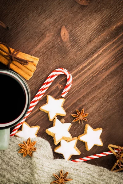 Weihnachten Heißen Dampfenden Becher Glühwein Mit Gewürzen Zimt Anis Kekse — Stockfoto