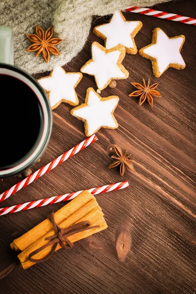 Weihnachten Heißen Dampfenden Becher Glühwein Mit Gewürzen Zimt Anis Kekse — Stockfoto