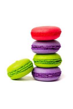 Pasta macaron veya izole beyaz, renkli Badem Çerezler, pastel renkler, Menekşe bahar çiçekleri acıbadem kurabiyesi. Metin için yer kopyalayın.