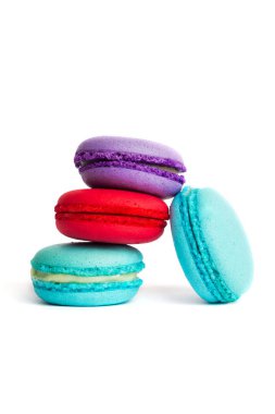 Pasta macaron veya izole beyaz, renkli Badem Çerezler, pastel renkler, kopya alanı metin için acıbadem kurabiyesi.