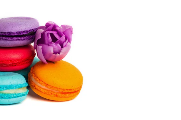 Gâteau Macaron Macaron Isolé Sur Blanc Biscuits Aux Amandes Colorées — Photo