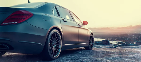 Luxury Car Parked Mountain — Stock Photo, Image