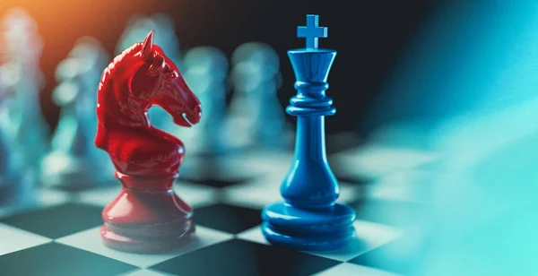 Kral satranç ve kırmızı at. — Stok fotoğraf