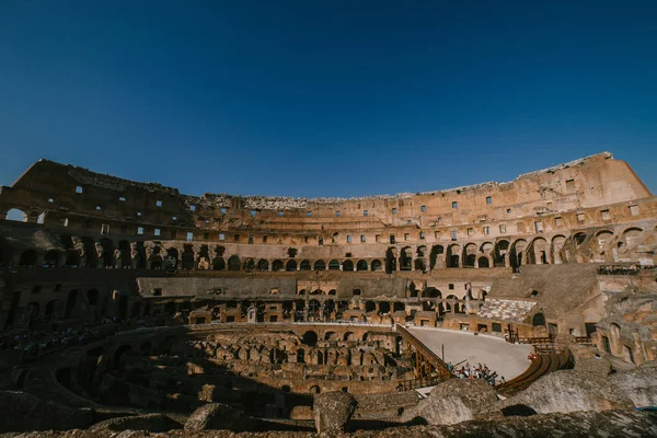 Roma, İtalya - Eylül 2018: Roma Kolezyum Roma Avrupa'nın ana konumlar biridir. Colosseum kalıntıları pitoresk manzaralarına.