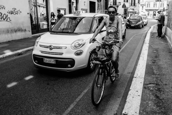 Rome Italy September 2018 Woman Glasses Riding Bicycle — Stock Photo, Image