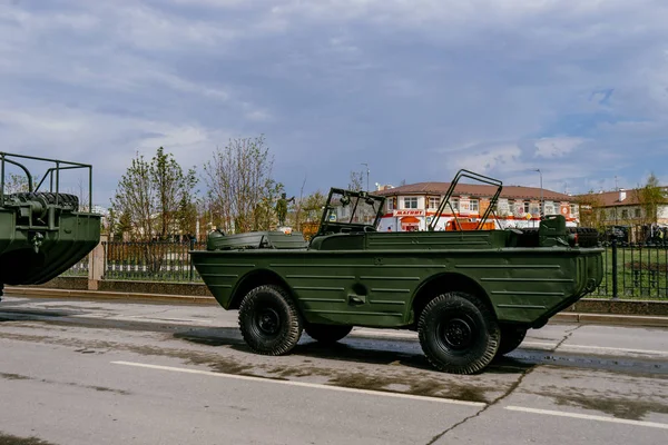 Verkhnyaya Pyshma, Rusya - 9 Mayıs 2019: Zafer Geçidi, Hitler ile II.
