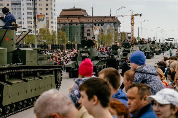 俄罗斯韦尔赫尼亚亚 皮什马 2019年5月9日 城市街道上的军事装备游行 伟大的卫国战争1941 1945 — 图库照片