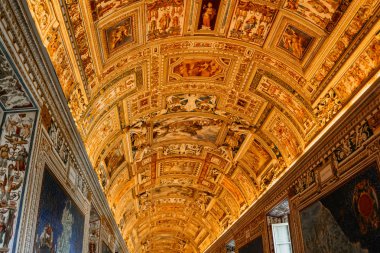Altın salon, Bazilika İtalyan iç, boyalı tavan | Roma, İtalya, Vatikan - 12 Eylül 2018.