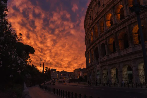 Roma Coliseu Céu Ardente Bela Paisagem Itália Setembro 2018 — Fotografia de Stock