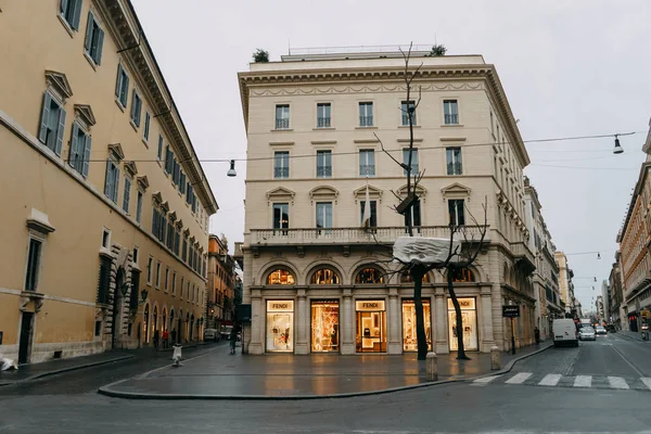 Large Stone Tree Architectural Monument Street Rome Fashion Store Rome — Stock Photo, Image