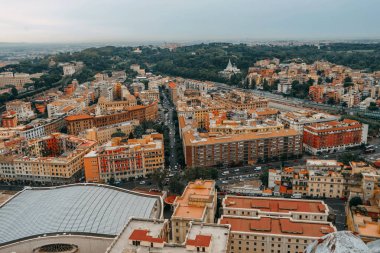 St. Peter Katedrali'nin tepesinden Vatikan şehrine panorama | Roma, İtalya - 12 Eylül 2018.