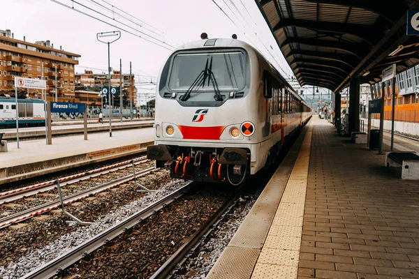 Modern Gray Train Italien Stationen Florens Florens Italien September 2018 — Stockfoto