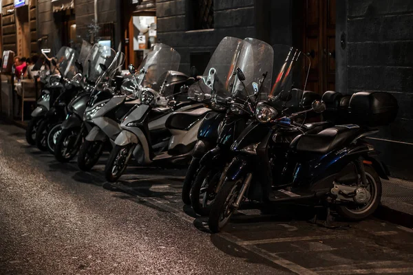 Motorcycles Scooters Night Parking Lot Florence Italy September 2018 — Stock Photo, Image