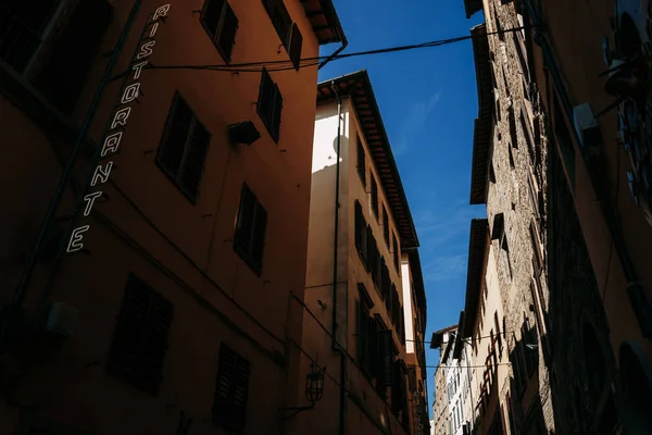 Narrow Streets Italy Bottom View Rooftops Blue Sky Florence Italy — Stock Photo, Image