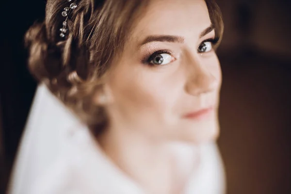 Vackra Brud Porträtt Närbild Kvinna Redo För Bröllop Morgonen Makeup — Stockfoto