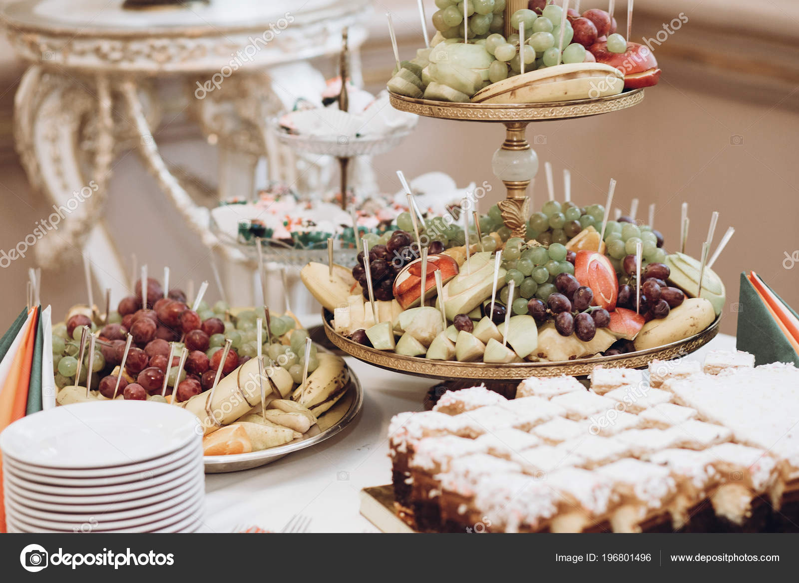 وراء كل صوره حكاية  - صفحة 44 Depositphotos_196801496-stock-photo-delicious-fruits-stand-desserts-sweet