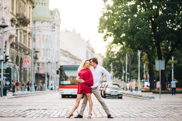 Beautiful Happy Couple Love Embracing Dancing Evening Sunlight Sunny Street — Stock Photo, Image