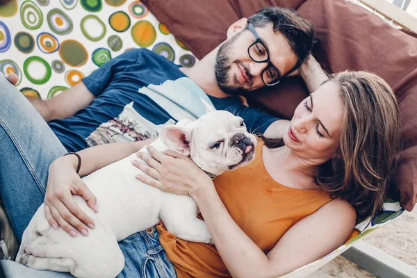 Cute Couple Lying Hammock Dog Funny White Bulldog Relaxing Hipster — Stock Photo, Image