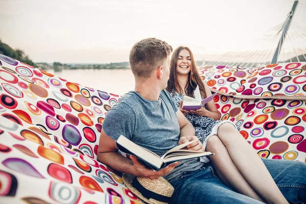 Young Hipster Couple Reading Books Hammock Beach Sunset Freelancer Leisure — Stock Photo, Image