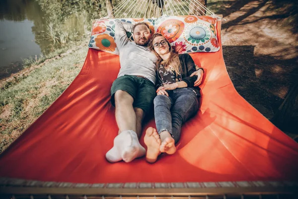 Stylish Hipster Couple Cuddling Relaxing Hammock Sunny Summer Park — Stock Photo, Image