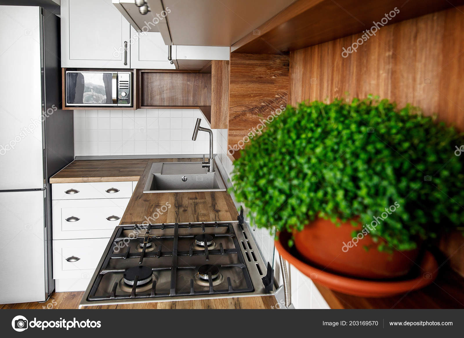 Ver Interior Elegante Cocina Gris Claro Con Modernos Gabinetes