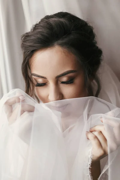 Manhã Noiva Dia Casamento Retrato Noiva Lindo Com Maquiagem Incrível — Fotografia de Stock