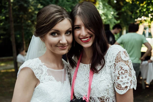 Stylish Happy Guests Bride Bridesmaids Sunny Wedding Day — Stock Photo, Image