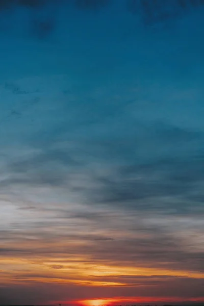 Sonnenuntergang Erstaunlich Schönen Sonnenuntergang Oder Sonnenaufgang Himmel Mit Wolken Gelben — Stockfoto