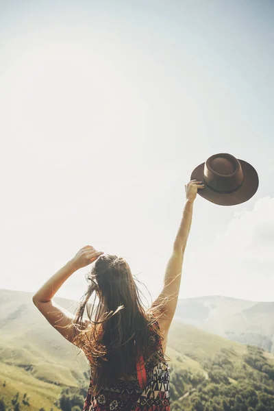 Traveler Hipster Girl Holding Hat Walking Sunny Mountains Summer Vacation — Stock Photo, Image