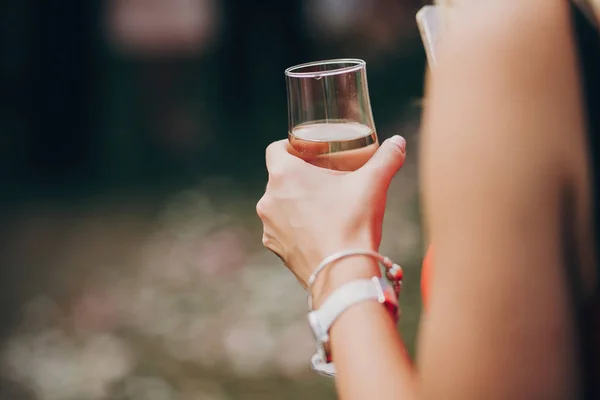 Rukou Stylový Lidí Sklenic Šampaňského Luxusní Svatební Hostina Oslava Bohaté — Stock fotografie