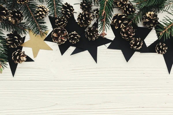 Laico Plano Navidad Diseño Moderno Navidad Con Ramas Abeto Verde —  Fotos de Stock