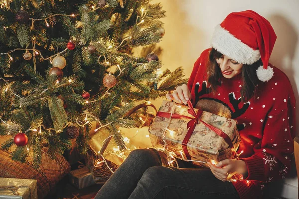 Happy Girl Santa Hat Holding Gift Box Golden Beautiful Christmas — Stock Photo, Image