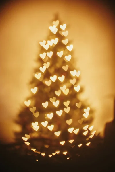 Krásný Vánoční Strom Zlatého Světla Srdce Společenský Místnosti Vánoční Abstraktní — Stock fotografie
