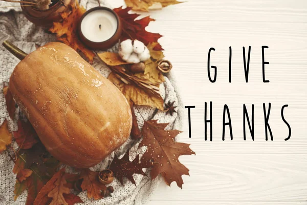 Donnez Signe Merci Joyeux Thanksgiving Texte Sur Citrouille Bougie Feuilles — Photo