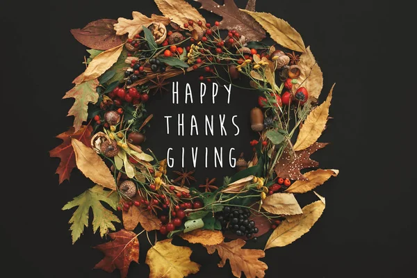 Happy Thanksgiving Text Autumn Wreath Flat Lay Fall Leaves Circle — Stock Photo, Image