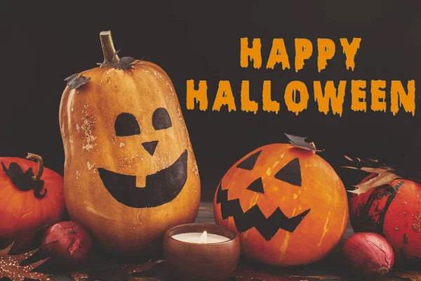 Happy Halloween Koncepcji Dynie Światło Świec Liści Jesienią Podłoże Drewniane — Zdjęcie stockowe