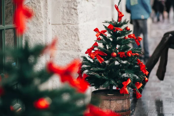 Stylish Christmas Street Decorations Green Fir Branches Red Bows Christmas — Stock Photo, Image