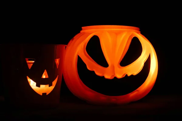 Dynia Jack Lantern Przerażające Oblicze Świecące Czarnym Tle Białym Tle — Zdjęcie stockowe