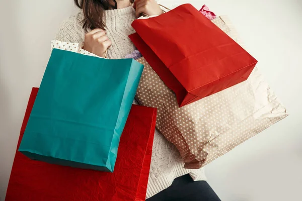 Sexta Feira Negra Vendas Natal Menina Feliz Segurando Sacos Compras — Fotografia de Stock