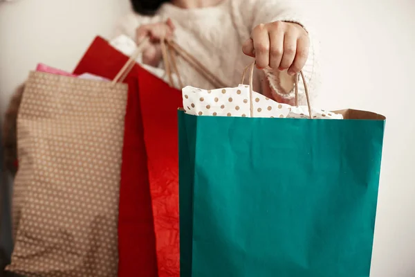 Viernes Negro Ventas Navideñas Chica Feliz Sosteniendo Bolsas Compras Colores — Foto de Stock