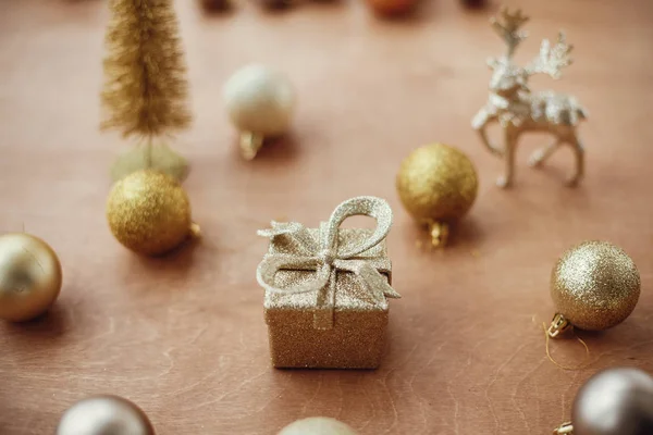 Merry Christmas Christmas Golden Gift Box Background Glitter Tree Reindeer — Stock Photo, Image