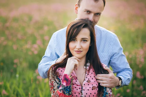 Beautiful Young Couple Gently Hugging Sunshine Fresh Spring Meadow Pink — Stock Photo, Image