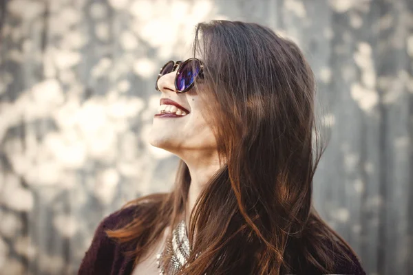 Stylish Hipster Girl Smiling Sunny Street Background Wooden Wall Portrait — Stock Photo, Image