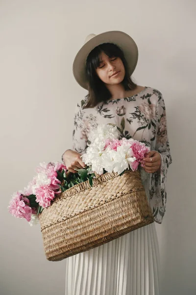 Boho Girl Hat Holding Pink White Peonies Rustic Basket Stylish — Stock Photo, Image