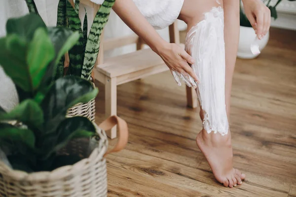 Young Woman White Towel Applying Shaving Cream Her Legs Home — Stock Photo, Image